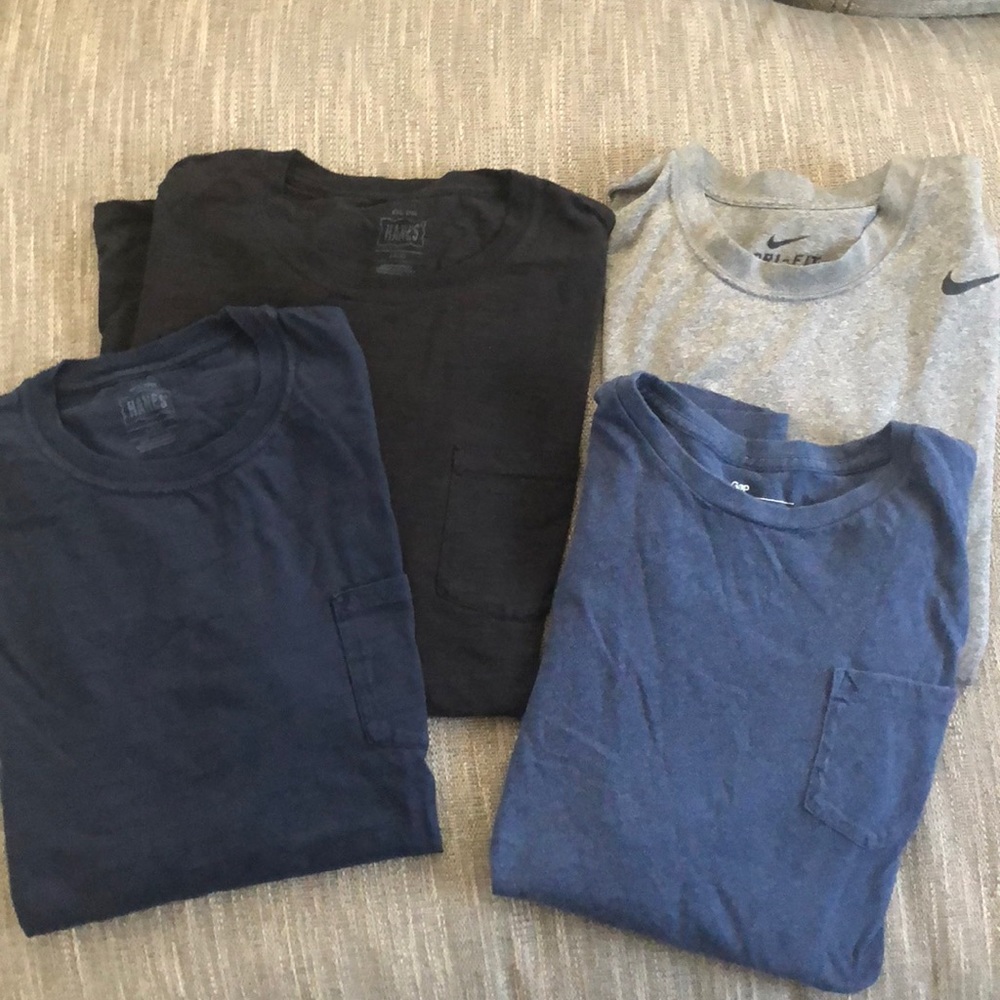 Men’s T-shirt lot- 4 tees (1 Med, 3 Large)